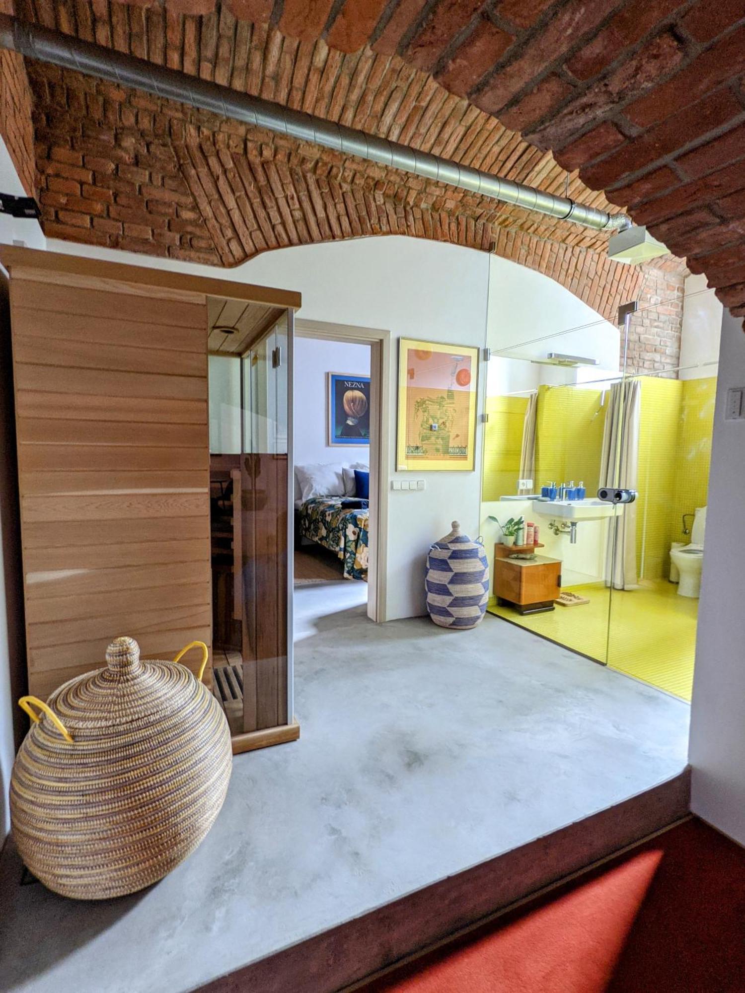 Romantic And Atypical Apartments In Prague'S Montmartre Buitenkant foto